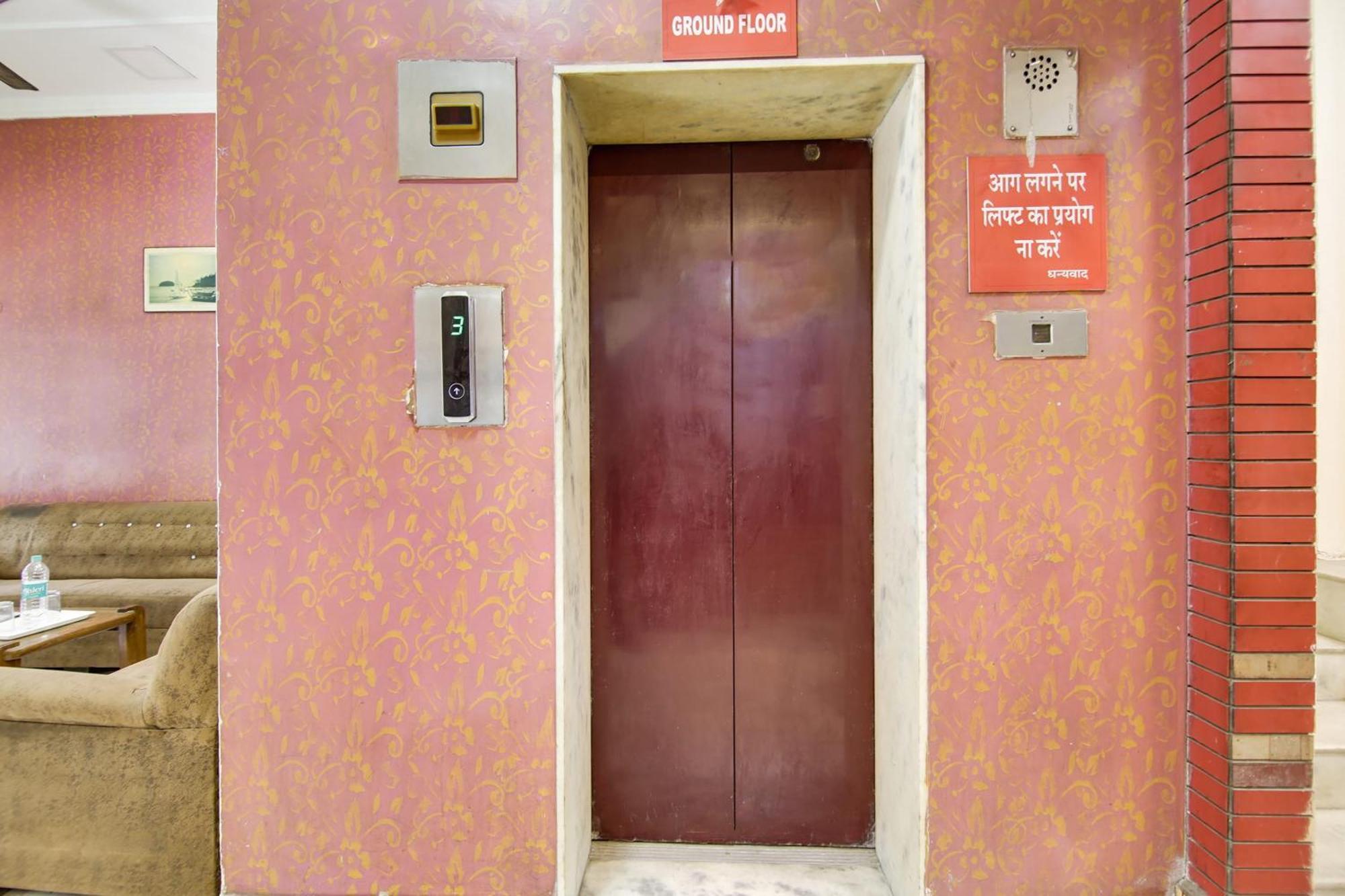 Hotel O Sunshine Palace Delhi  Exterior photo